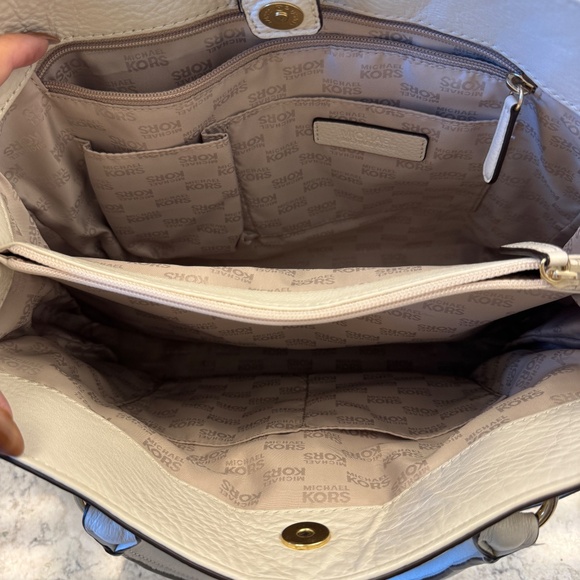 Pre-Owned Michael Kors Vanilla Leather gold Link saschel purse shoulder bag - Picture 12 of 16